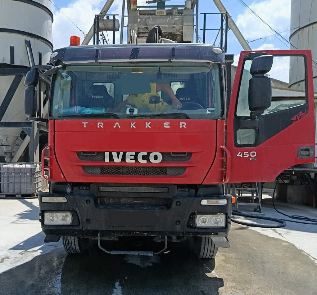 IVECO TRAKKER 450 COIME 35 - Autobetonieră cu pompă: Foto 2 IVECO TRAKKER 450 COIME 35 - Autobetonieră cu pompă: Foto 2