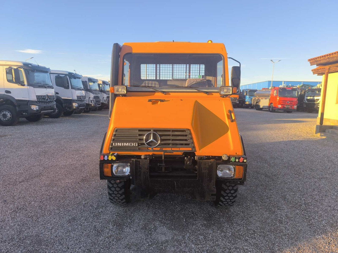 UNIMOG U90 - Camion basculantă: Foto 2 UNIMOG U90 - Camion basculantă: Foto 2