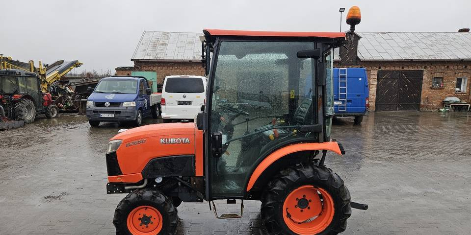 Ciągnik Kubota B2650 4x4 klima 26 KM hydrostat - Tractor agricol: Foto 1 Ciągnik Kubota B2650 4x4 klima 26 KM hydrostat - Tractor agricol: Foto 1