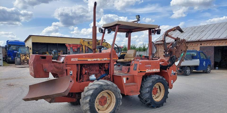 Koparka łańcuchowa Ditch Witch 8020 85KM - Săpător de şanţuri: Foto 4 Koparka łańcuchowa Ditch Witch 8020 85KM - Săpător de şanţuri: Foto 4