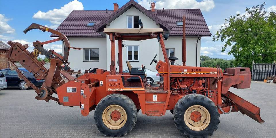 Koparka łańcuchowa Ditch Witch 8020 85KM - Săpător de şanţuri: Foto 1 Koparka łańcuchowa Ditch Witch 8020 85KM - Săpător de şanţuri: Foto 1