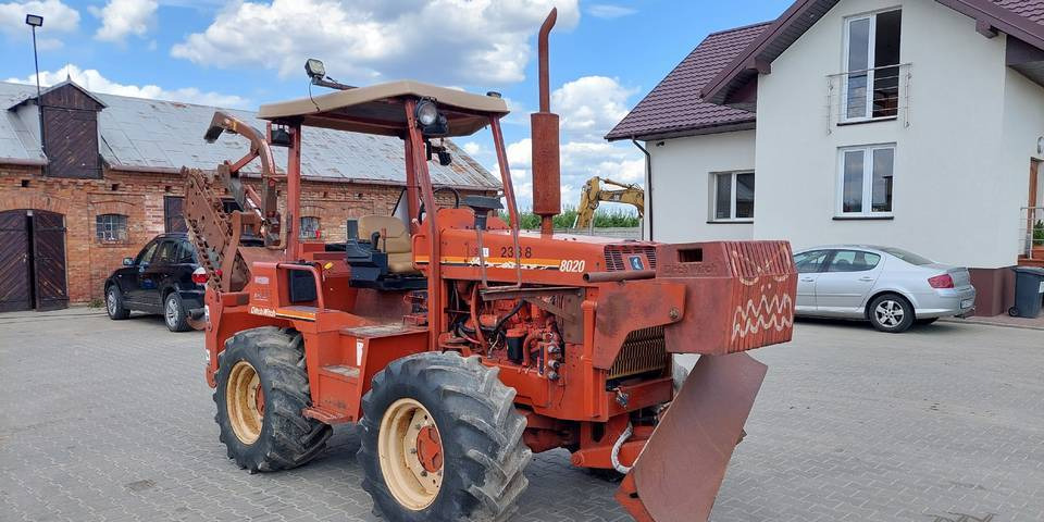 Koparka łańcuchowa Ditch Witch 8020 85KM - Săpător de şanţuri: Foto 2 Koparka łańcuchowa Ditch Witch 8020 85KM - Săpător de şanţuri: Foto 2
