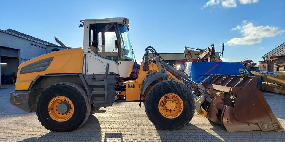 Ładowarka Liebherr L538 16 ton łyżka wysokiego wysypu - Încărcător frontal pe pneuri: Foto 5 Ładowarka Liebherr L538 16 ton łyżka wysokiego wysypu - Încărcător frontal pe pneuri: Foto 5