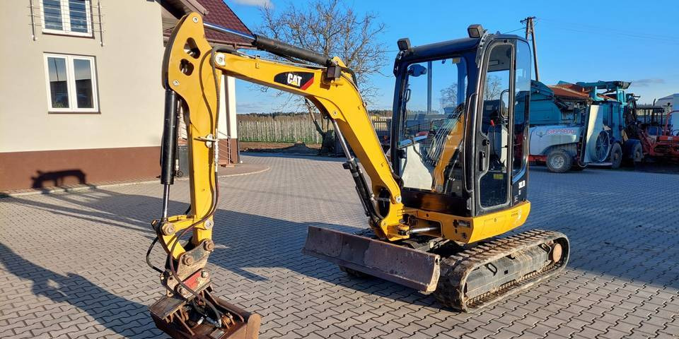 Minikoparka Caterpillar CAT 302.7D CR - Excavator pe şenile: Foto 2 Minikoparka Caterpillar CAT 302.7D CR - Excavator pe şenile: Foto 2