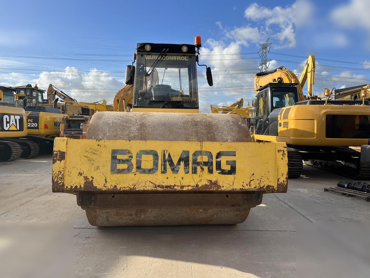 BOMAG BW226DH-4 - Cilindru compactor: Foto 5 BOMAG BW226DH-4 - Cilindru compactor: Foto 5