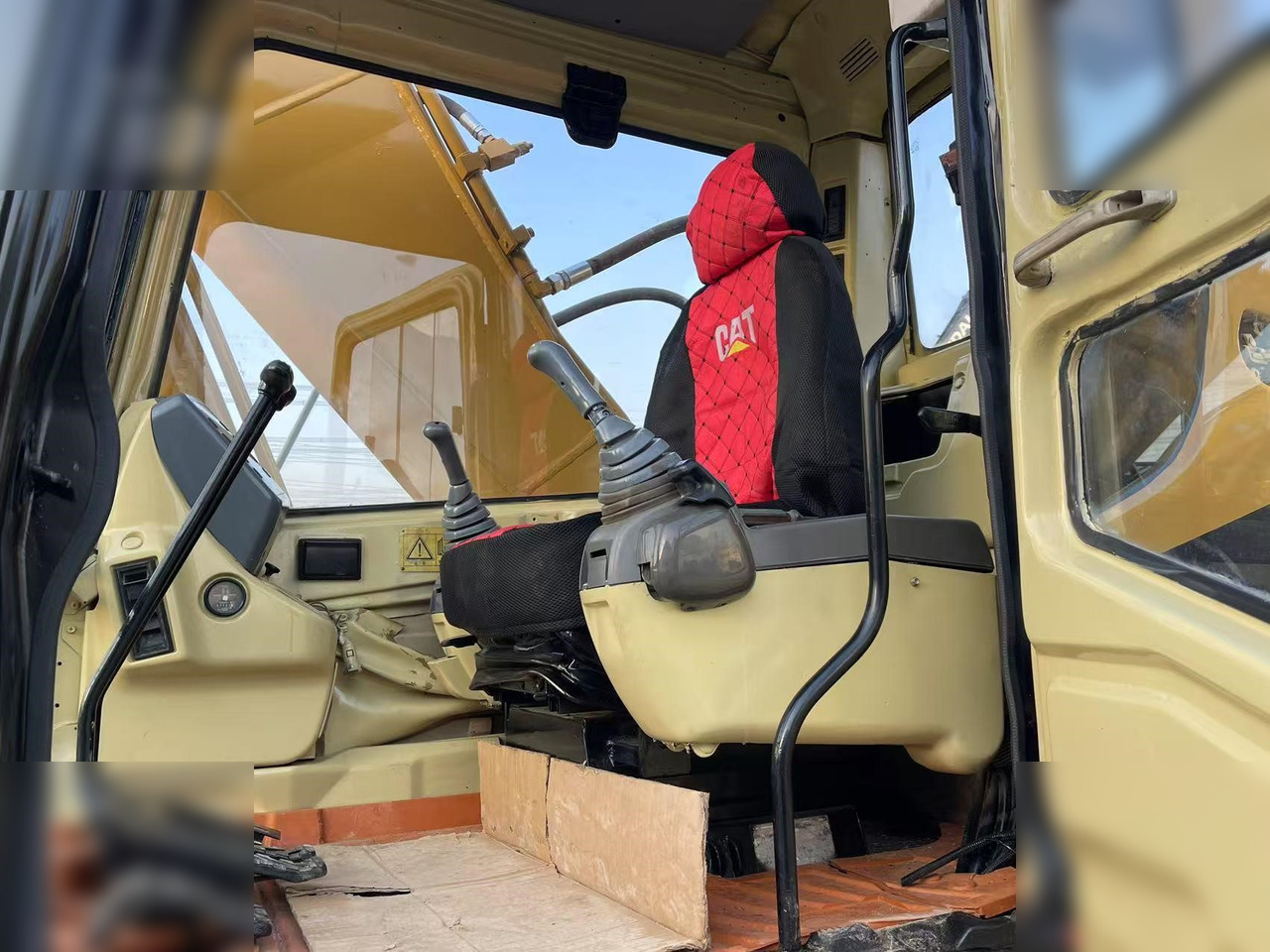 Excavator pe şenile CATERPILLAR 320BL: Foto 6 Excavator pe şenile CATERPILLAR 320BL: Foto 6