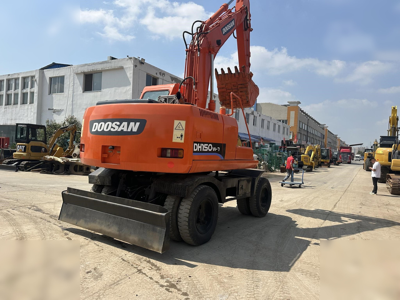 DOOSAN DH150W-7 - Excavator pe roţi: Foto 3 DOOSAN DH150W-7 - Excavator pe roţi: Foto 3