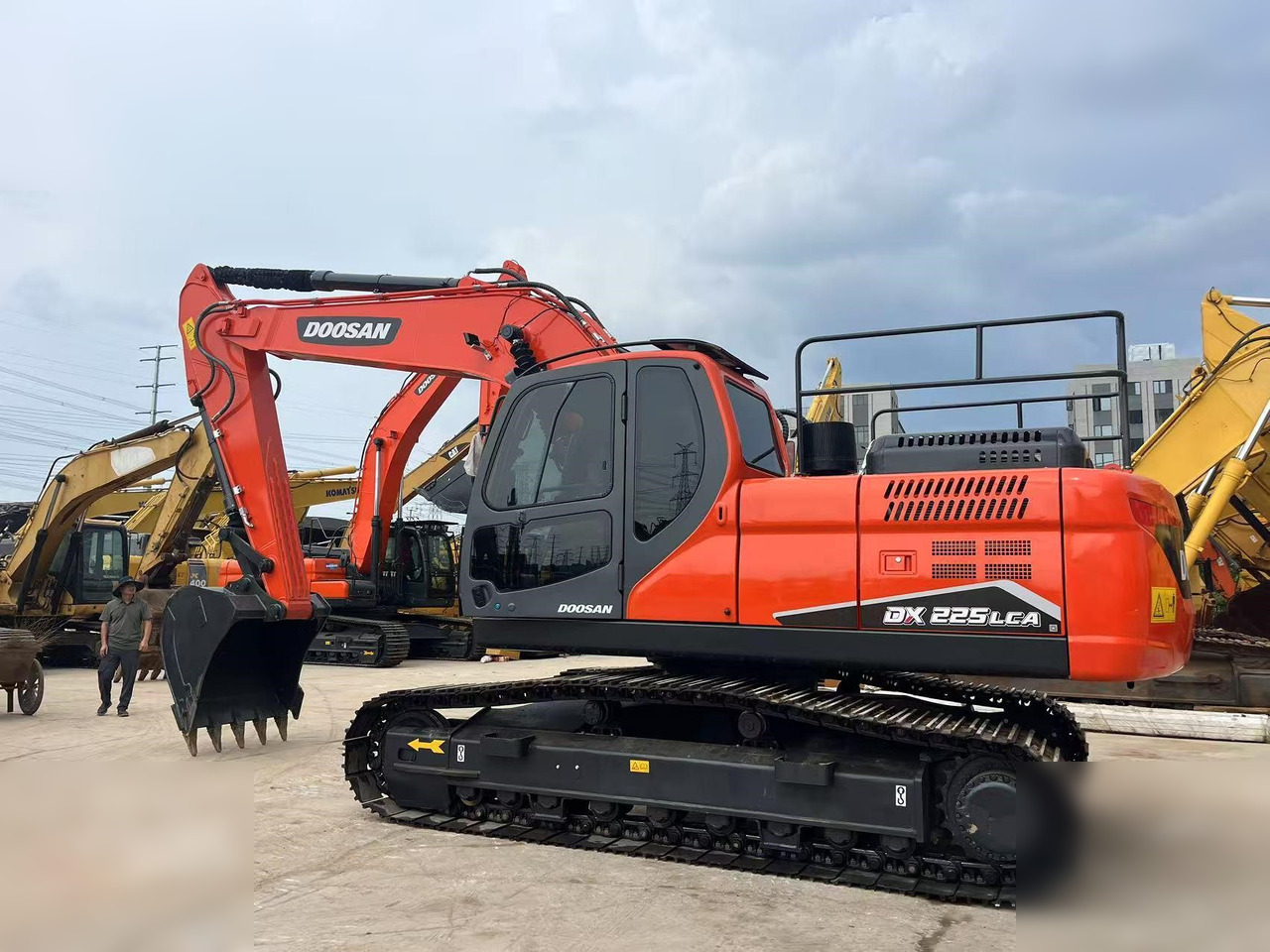 DOOSAN DX225 LC - Excavator pe şenile: Foto 1 DOOSAN DX225 LC - Excavator pe şenile: Foto 1