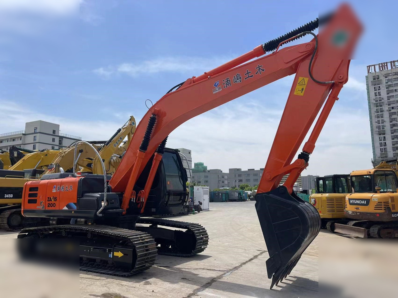 HITACHI ZX200 - Excavator pe şenile: Foto 4 HITACHI ZX200 - Excavator pe şenile: Foto 4