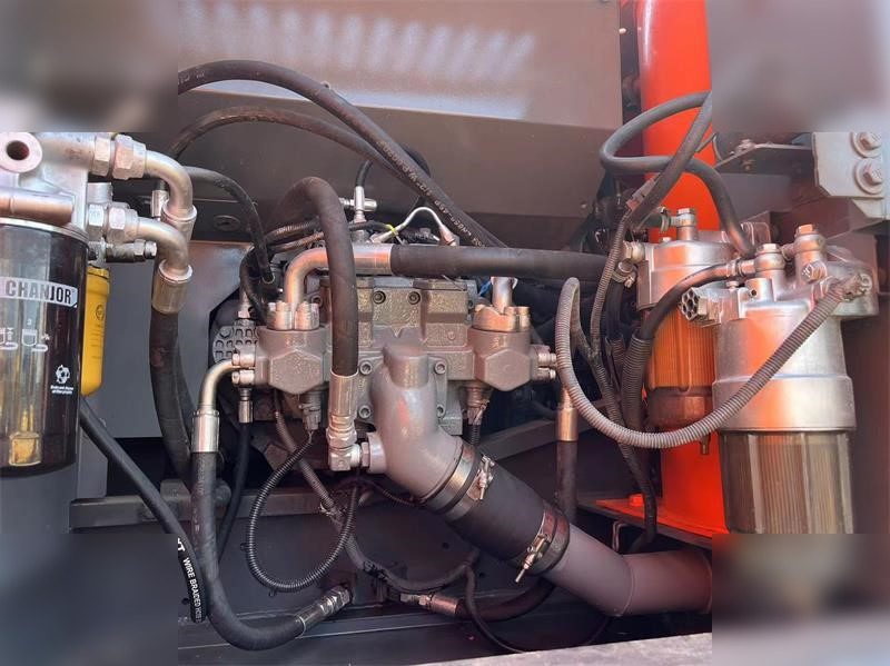 HITACHI ZX240-3 - Excavator pe şenile: Foto 5 HITACHI ZX240-3 - Excavator pe şenile: Foto 5