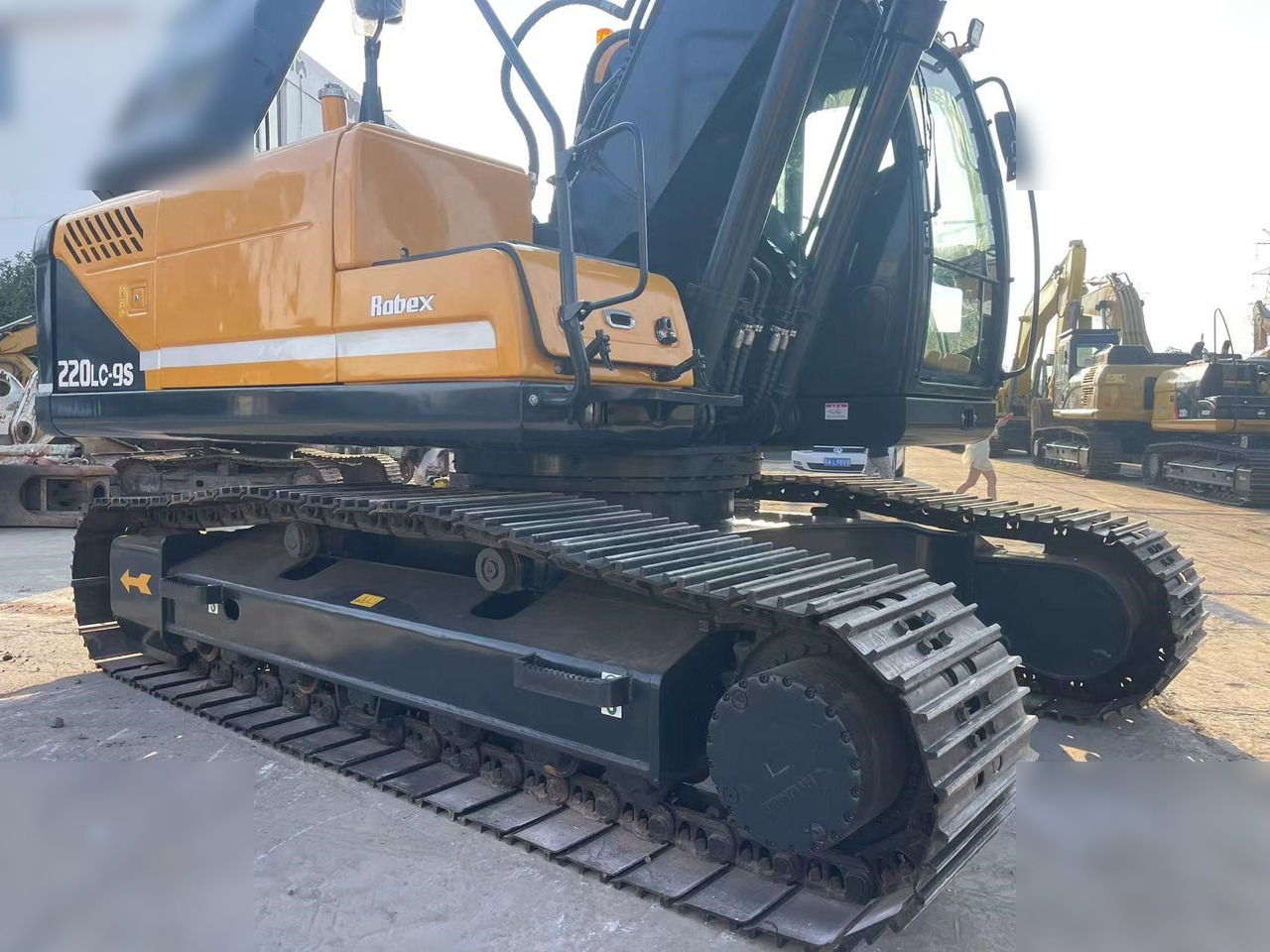 HYUNDAI ROBEX 220 LC-9S - Excavator pe şenile: Foto 5 HYUNDAI ROBEX 220 LC-9S - Excavator pe şenile: Foto 5