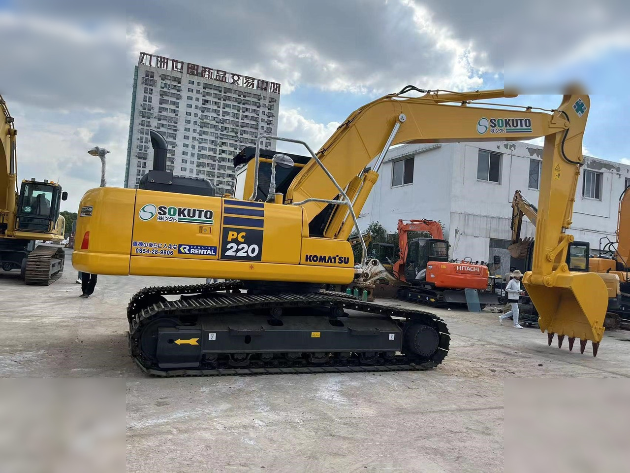 KOMATSU PC220-8 - Excavator pe şenile: Foto 1 KOMATSU PC220-8 - Excavator pe şenile: Foto 1