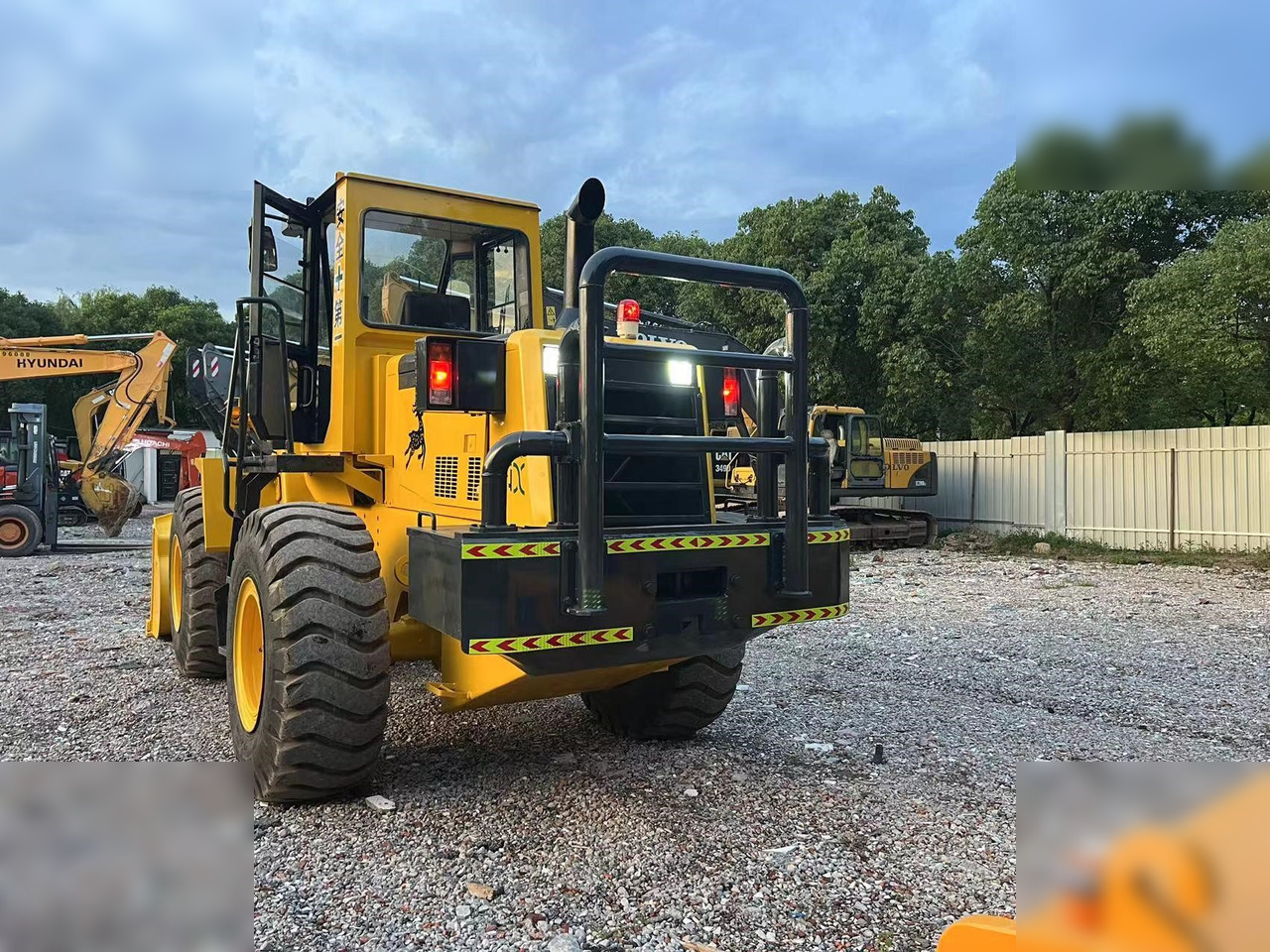 KOMATSU WA320-3 - Încărcător frontal pe pneuri: Foto 4 KOMATSU WA320-3 - Încărcător frontal pe pneuri: Foto 4