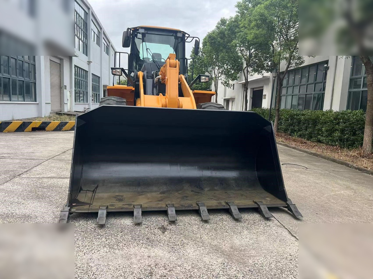 LIUGONG 856H - Încărcător frontal pe pneuri: Foto 3 LIUGONG 856H - Încărcător frontal pe pneuri: Foto 3