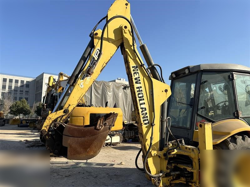 NEW HOLLAND LB95B-4PT - Buldoexcavator: Foto 4 NEW HOLLAND LB95B-4PT - Buldoexcavator: Foto 4