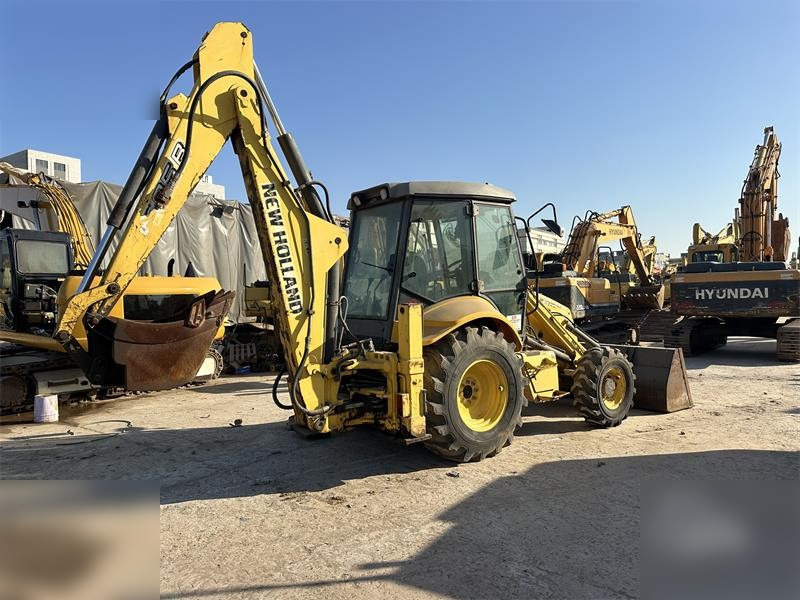 NEW HOLLAND LB95B-4PT - Buldoexcavator: Foto 1 NEW HOLLAND LB95B-4PT - Buldoexcavator: Foto 1