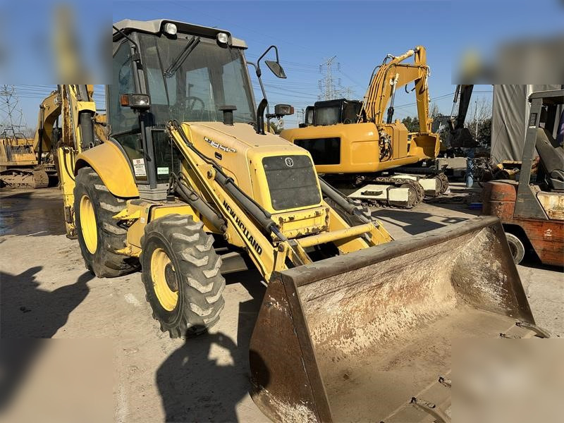 NEW HOLLAND LB95B-4PT - Buldoexcavator: Foto 3 NEW HOLLAND LB95B-4PT - Buldoexcavator: Foto 3