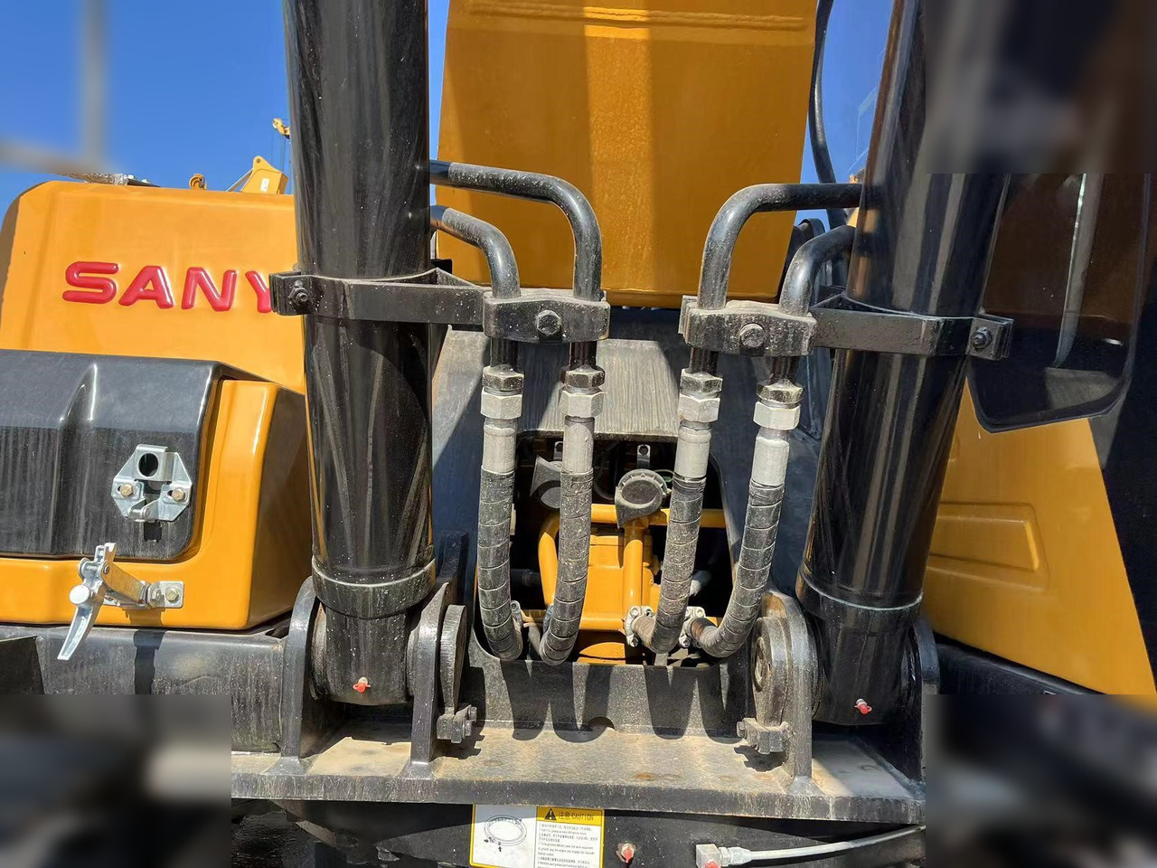 SANY SY215C - Excavator pe şenile: Foto 5 SANY SY215C - Excavator pe şenile: Foto 5