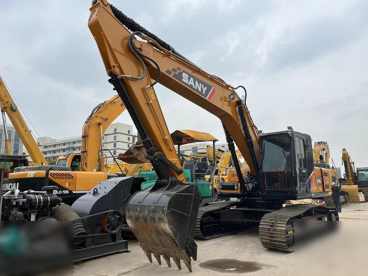 SANY SY215C - Excavator pe şenile: Foto 3 SANY SY215C - Excavator pe şenile: Foto 3