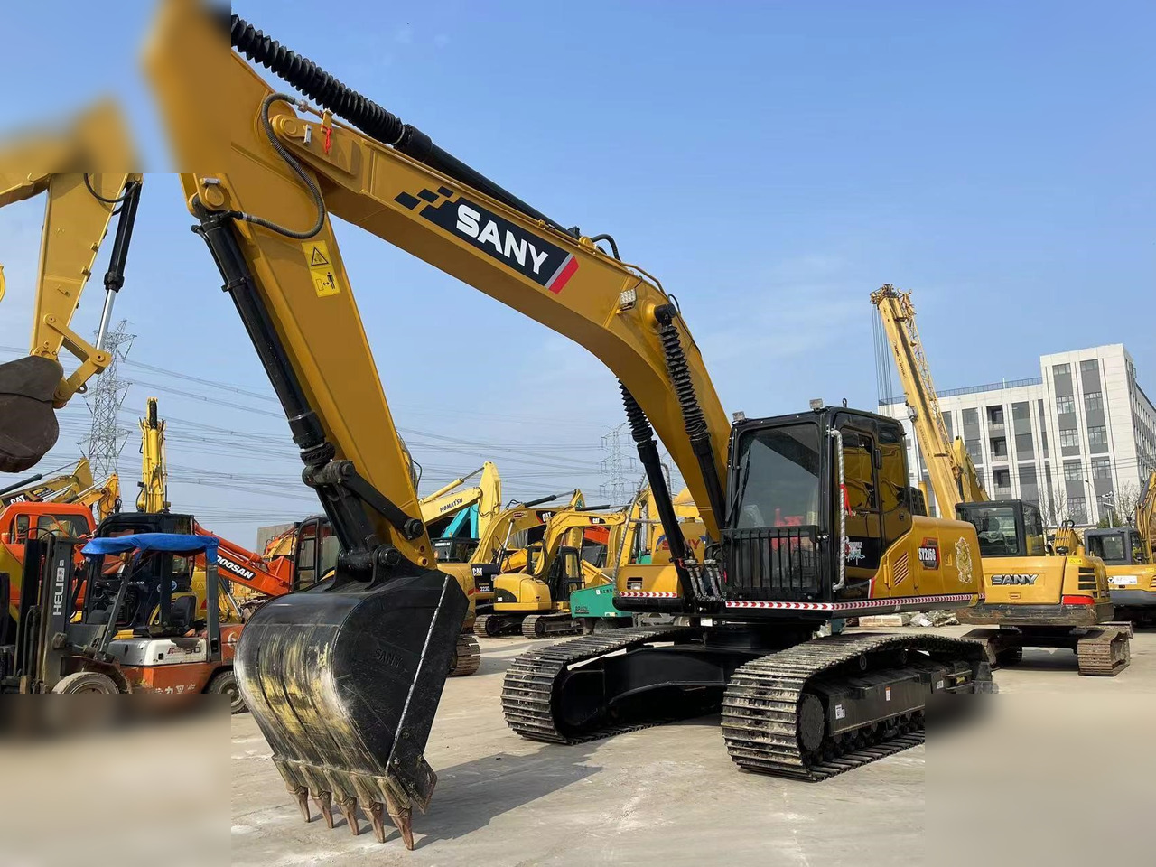 SANY SY215C - Excavator pe şenile: Foto 4 SANY SY215C - Excavator pe şenile: Foto 4