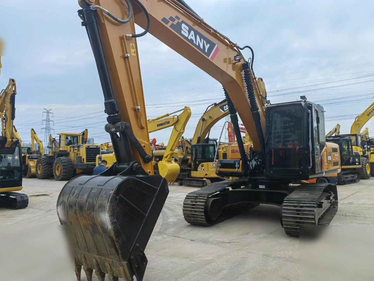 SANY SY215C - Excavator pe şenile: Foto 4 SANY SY215C - Excavator pe şenile: Foto 4
