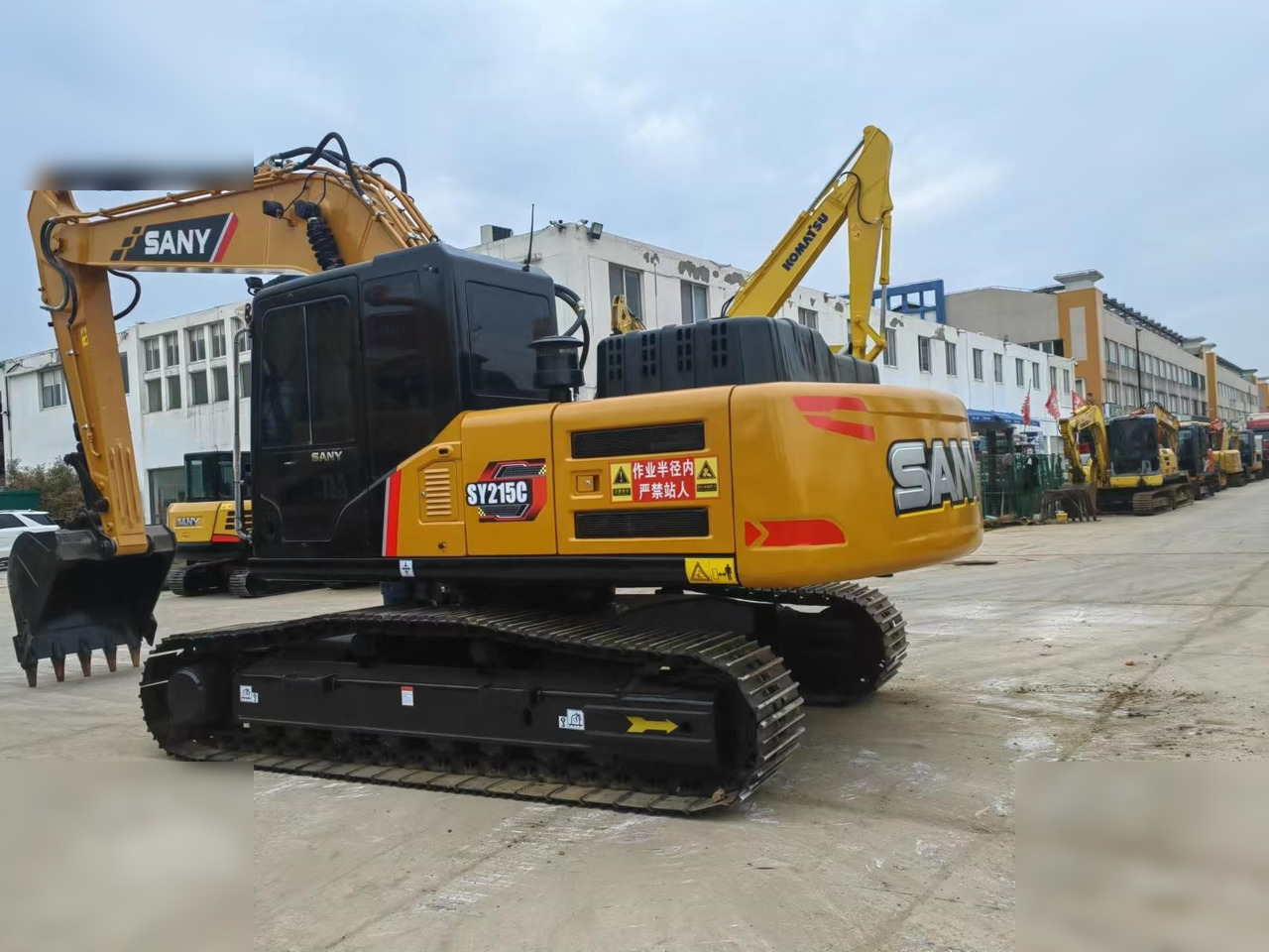 SANY SY215C - Excavator pe şenile: Foto 1 SANY SY215C - Excavator pe şenile: Foto 1