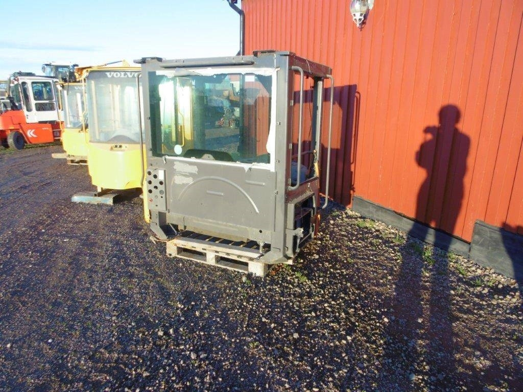 Hytt Volvo L60F - Cabină pentru Utilaje constructii: Foto 1 Hytt Volvo L60F - Cabină pentru Utilaje constructii: Foto 1