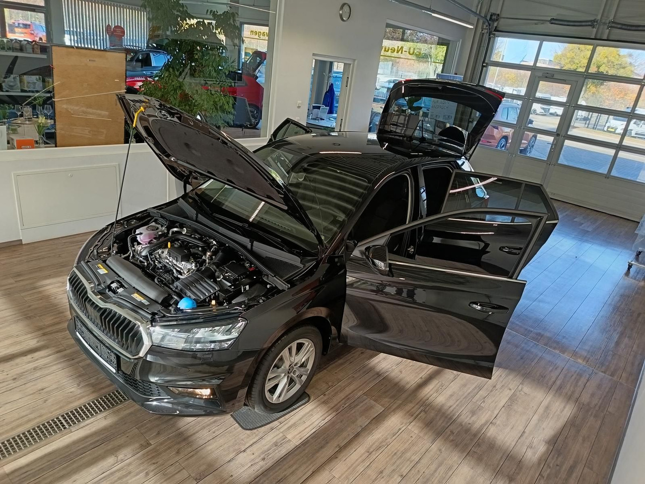 Skoda Fabia 130 Jahre 1,0 TSI*AHK-VORBER.*5J.GARANTIE* - Berlină/ Sedan: Foto 2 Skoda Fabia 130 Jahre 1,0 TSI*AHK-VORBER.*5J.GARANTIE* - Berlină/ Sedan: Foto 2