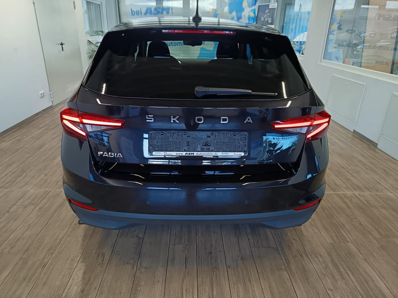 Skoda Fabia 130 Jahre 1,0 TSI*AHK-VORBER.*5J.GARANTIE* - Berlină/ Sedan: Foto 5 Skoda Fabia 130 Jahre 1,0 TSI*AHK-VORBER.*5J.GARANTIE* - Berlină/ Sedan: Foto 5