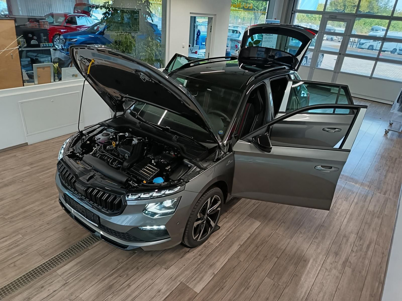 Skoda Kamiq Monte Carlo 1,5 TSI DSG*AHK*PANO*LED*ACC* - SUV: Foto 2 Skoda Kamiq Monte Carlo 1,5 TSI DSG*AHK*PANO*LED*ACC* - SUV: Foto 2