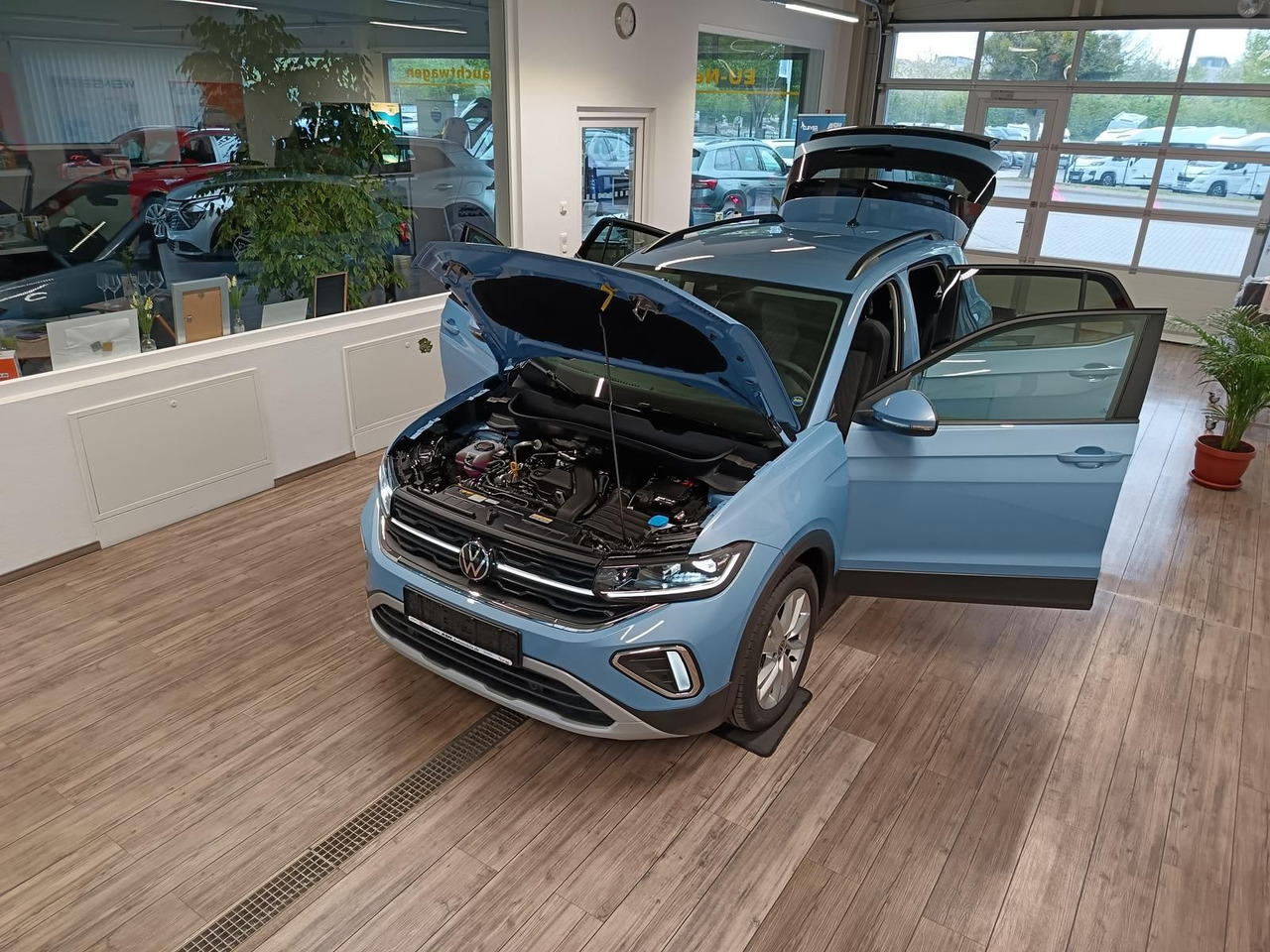 Volkswagen T-Cross Life 1.5 TSI DSG*AHK*MATRIX LED*ACC*SHZ* - SUV: Foto 2 Volkswagen T-Cross Life 1.5 TSI DSG*AHK*MATRIX LED*ACC*SHZ* - SUV: Foto 2