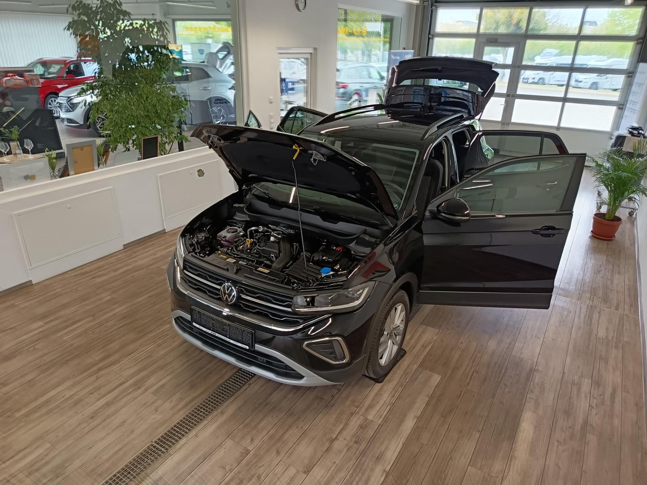 Volkswagen T-Cross Life 1.5 TSI DSG*AHK*MATRIX LED*ACC*SHZ* - SUV: Foto 2 Volkswagen T-Cross Life 1.5 TSI DSG*AHK*MATRIX LED*ACC*SHZ* - SUV: Foto 2