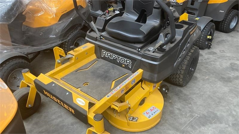 Hustler Raptor X 42 - Maşină de tuns iarba: Foto 1 Hustler Raptor X 42 - Maşină de tuns iarba: Foto 1