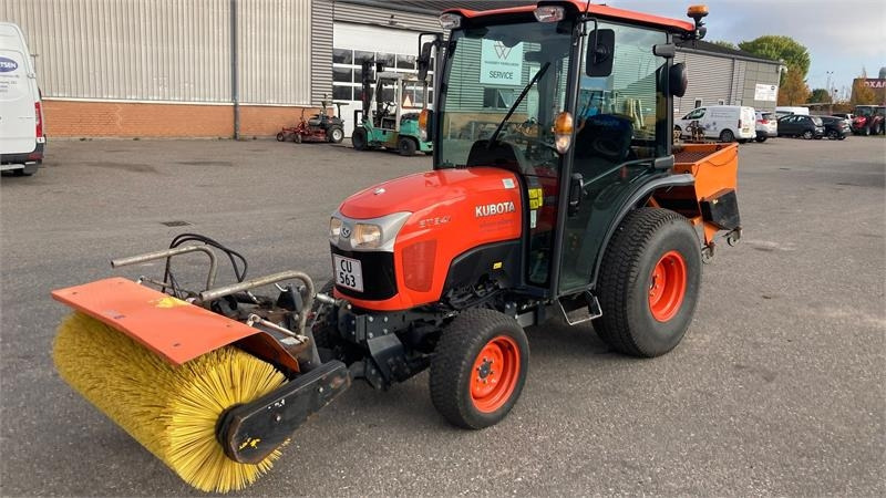 Kubota ST341 inkl. 150 cm kost og udlægger - Tractor comunal: Foto 1 Kubota ST341 inkl. 150 cm kost og udlægger - Tractor comunal: Foto 1