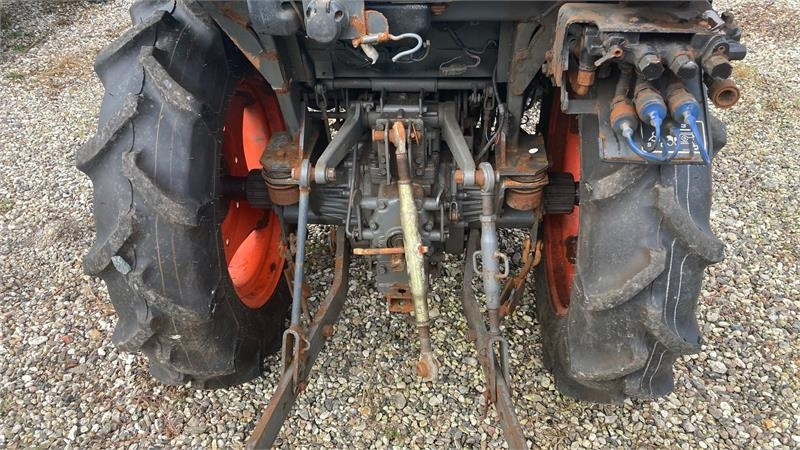 Kubota STW37 Kun 1145 timer - Tractor comunal: Foto 4 Kubota STW37 Kun 1145 timer - Tractor comunal: Foto 4