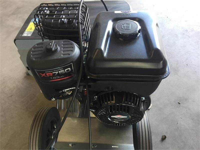 Kwern Greenbuster Pro III 8x3 Inkl. afdækningsskær - Utilaje pentru gradina: Foto 3 Kwern Greenbuster Pro III 8x3 Inkl. afdækningsskær - Utilaje pentru gradina: Foto 3