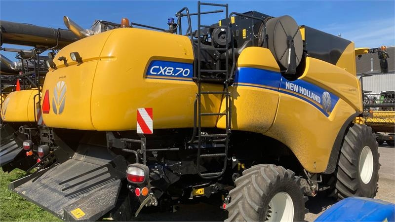 New Holland CX 8.70 SLH - Combină de recoltat cereale: Foto 2 New Holland CX 8.70 SLH - Combină de recoltat cereale: Foto 2