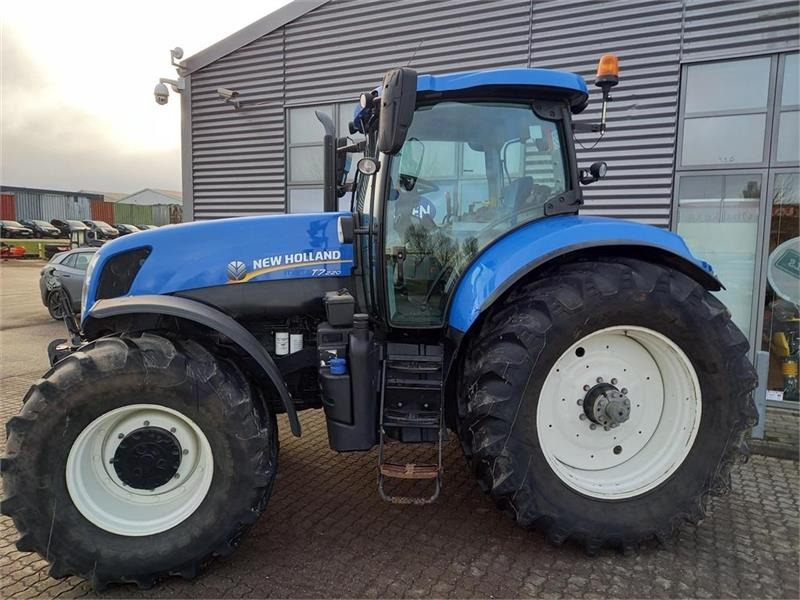 New Holland T7.220 - Tractor agricol: Foto 2 New Holland T7.220 - Tractor agricol: Foto 2