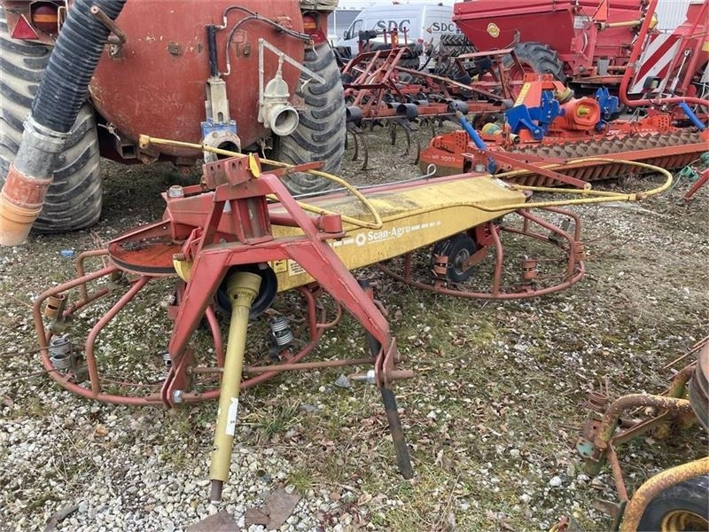 Scan-Rake SR 400 - Maşină de întors fânul: Foto 1 Scan-Rake SR 400 - Maşină de întors fânul: Foto 1