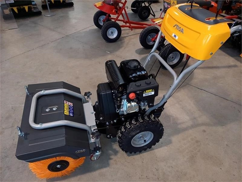 - - - Stiga SWS 800G - Mașină de măturat industrială: Foto 1 - - - Stiga SWS 800G - Mașină de măturat industrială: Foto 1