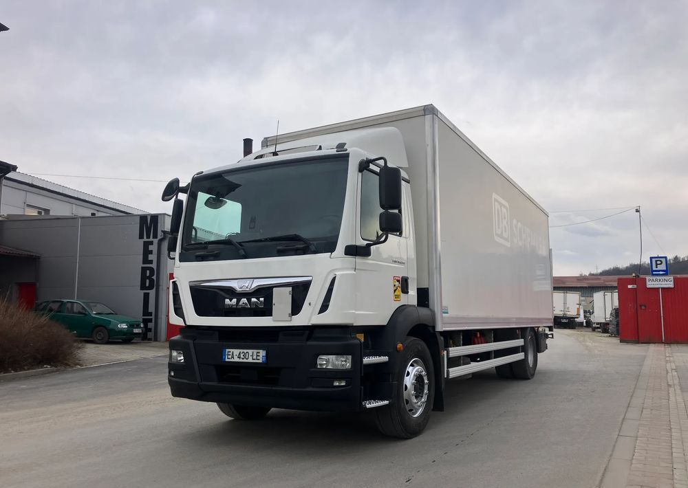 MAN MAN 18.290 kurierka kontener - Camion furgon: Foto 1 MAN MAN 18.290 kurierka kontener - Camion furgon: Foto 1