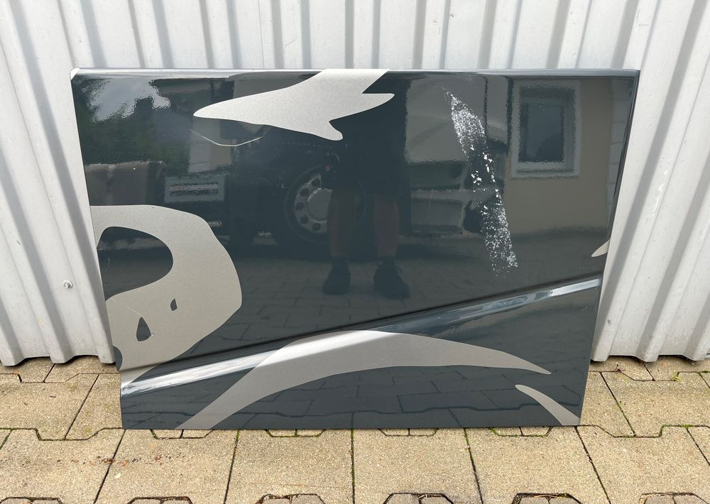 Drzwiczki schowka Volvo FH 4 FH5 euro 6 klapa drzwi - Uşă și piese pentru Camion: Foto 1 Drzwiczki schowka Volvo FH 4 FH5 euro 6 klapa drzwi - Uşă și piese pentru Camion: Foto 1