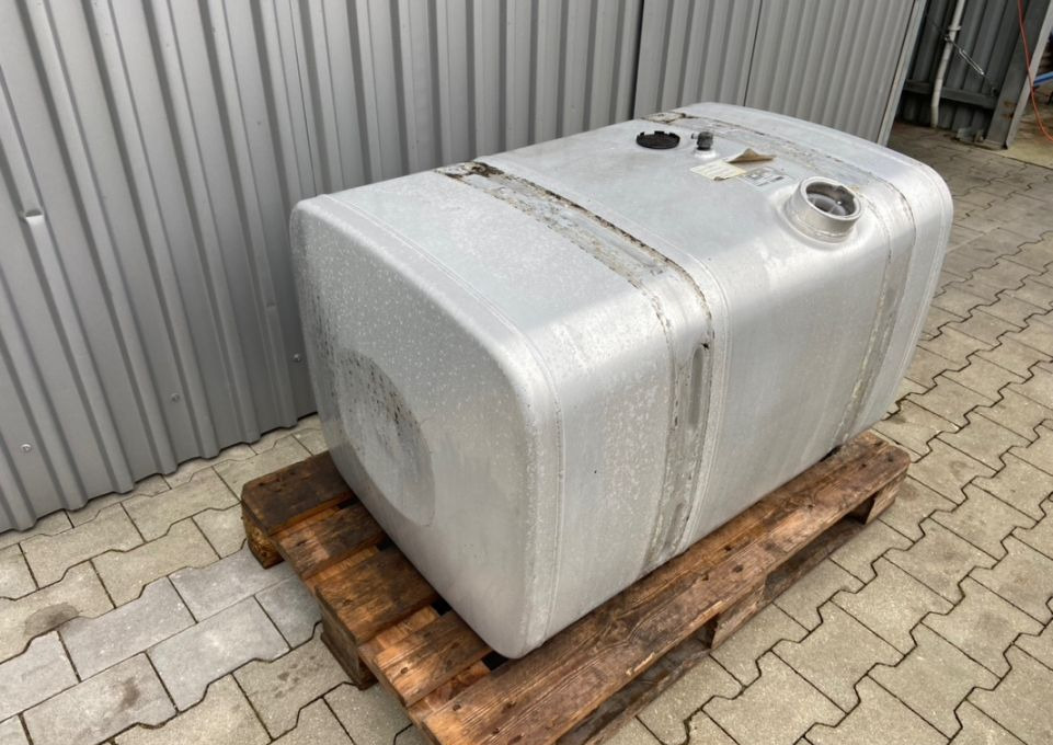 Zbiornik paliwa MAN TGX TGS 375 litrów bak - Rezervor combustibil pentru Camion: Foto 3 Zbiornik paliwa MAN TGX TGS 375 litrów bak - Rezervor combustibil pentru Camion: Foto 3
