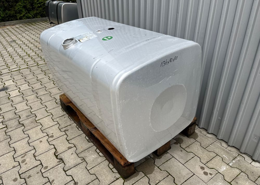 Zbiornik paliwa MAN TGX TGS 580 litrów bak - Sistem de alimentare combustibil pentru Camion: Foto 2 Zbiornik paliwa MAN TGX TGS 580 litrów bak - Sistem de alimentare combustibil pentru Camion: Foto 2