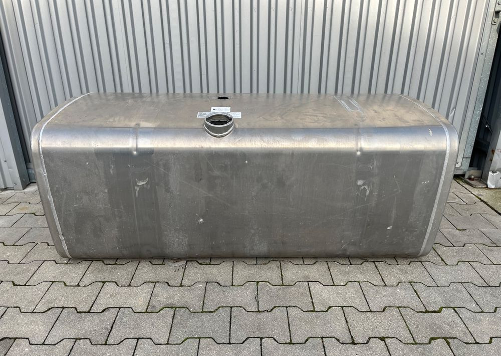 Zbiornik paliwa MAN TGX TGS 590 litrów bak - Sistem de alimentare combustibil pentru Camion: Foto 1 Zbiornik paliwa MAN TGX TGS 590 litrów bak - Sistem de alimentare combustibil pentru Camion: Foto 1