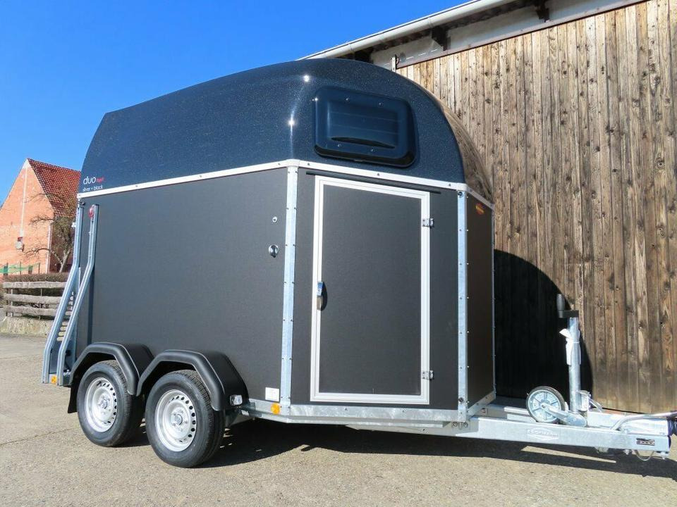 Böckmann Pferdeanhänger DUO s.+b., Sattelk., Aluboden Flügeltür - Remorcă transport cai: Foto 4 Böckmann Pferdeanhänger DUO s.+b., Sattelk., Aluboden Flügeltür - Remorcă transport cai: Foto 4