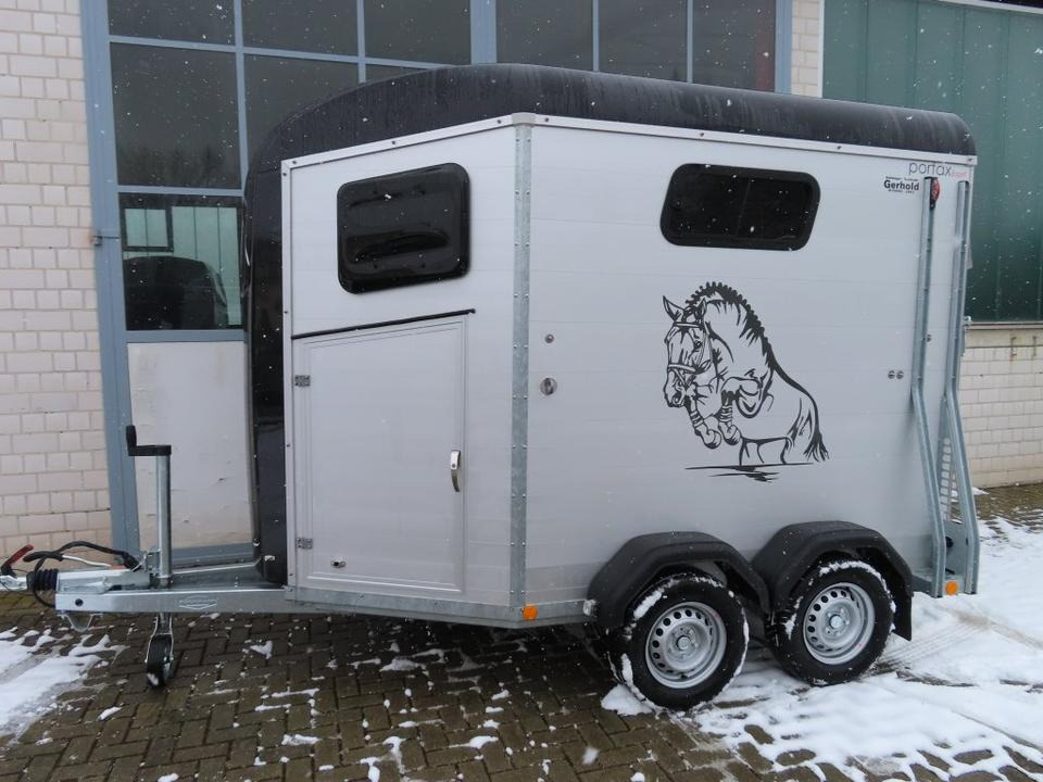 Böckmann Pferdeanhänger Portax Esprit s+b Aluboden, Sattelkammer - Remorcă transport cai: Foto 2 Böckmann Pferdeanhänger Portax Esprit s+b Aluboden, Sattelkammer - Remorcă transport cai: Foto 2