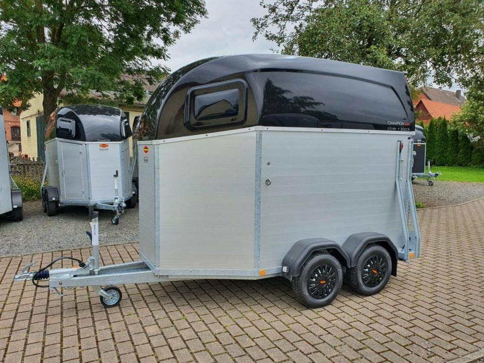 Böckmann Pferdeanhänger, Viehanhänger, Hinterklappe-Flügeltür - Remorcă transport cai: Foto 2 Böckmann Pferdeanhänger, Viehanhänger, Hinterklappe-Flügeltür - Remorcă transport cai: Foto 2