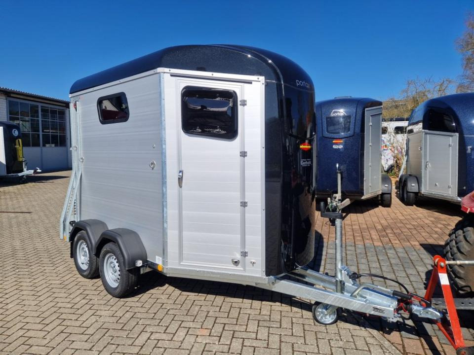 Pferdeanhänger Böckmann Portax Esprit Nex Gen Saka Flügeltür 2,4t - Remorcă transport cai: Foto 3 Pferdeanhänger Böckmann Portax Esprit Nex Gen Saka Flügeltür 2,4t - Remorcă transport cai: Foto 3