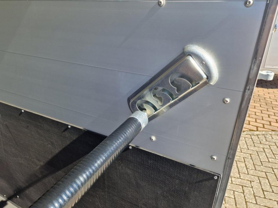 Pferdeanhänger Böckmann Portax Esprit Nex Gen Saka Flügeltür 2,4t - Remorcă transport cai: Foto 2 Pferdeanhänger Böckmann Portax Esprit Nex Gen Saka Flügeltür 2,4t - Remorcă transport cai: Foto 2